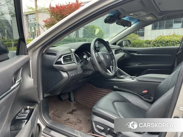 Toyota Camry 2021 Серебристо-серый из Китая