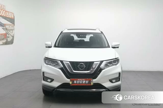 Nissan Qijun 2021 Белый из Китая