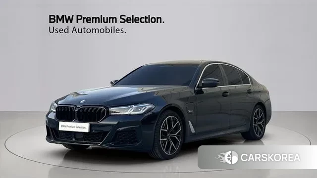 BMW 5 Series (G30) 2022 Черный двухцветный из Кореи