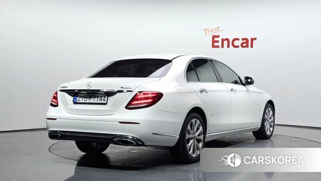 Mercedes-Benz E-Class W213 2019 Белый из Кореи