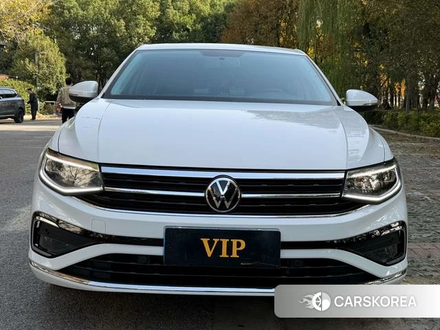Volkswagen Bora 2023 Белый из Китая