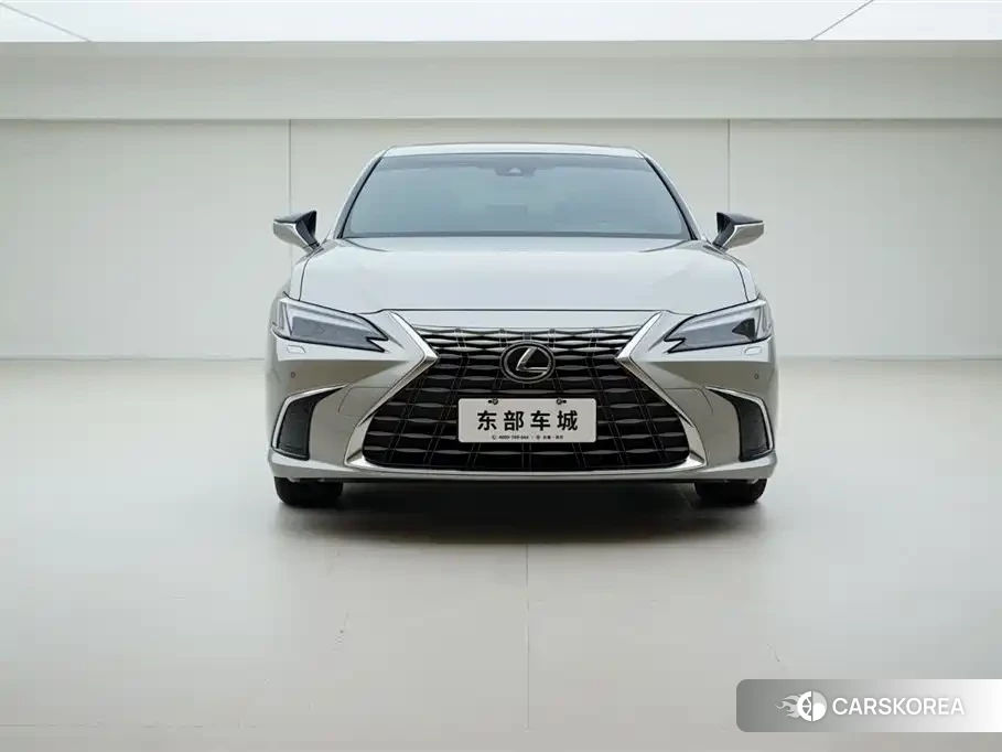 Lexus ES 2026 Silver/gray из Китая