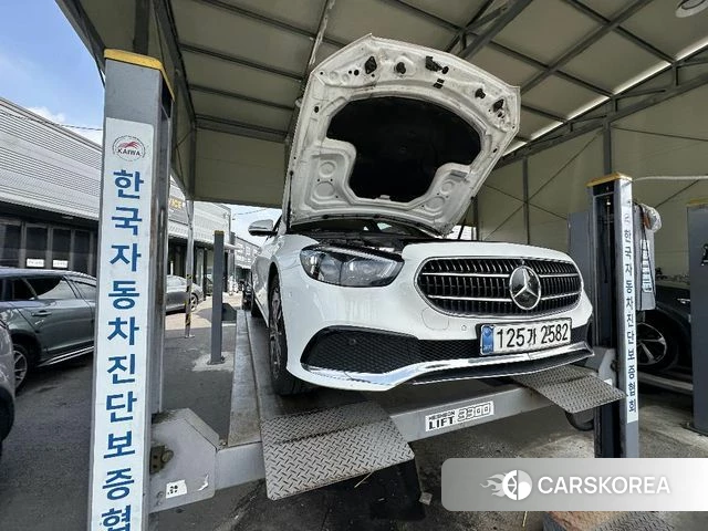 Mercedes-Benz E-Class W213 2021 Белый из Кореи
