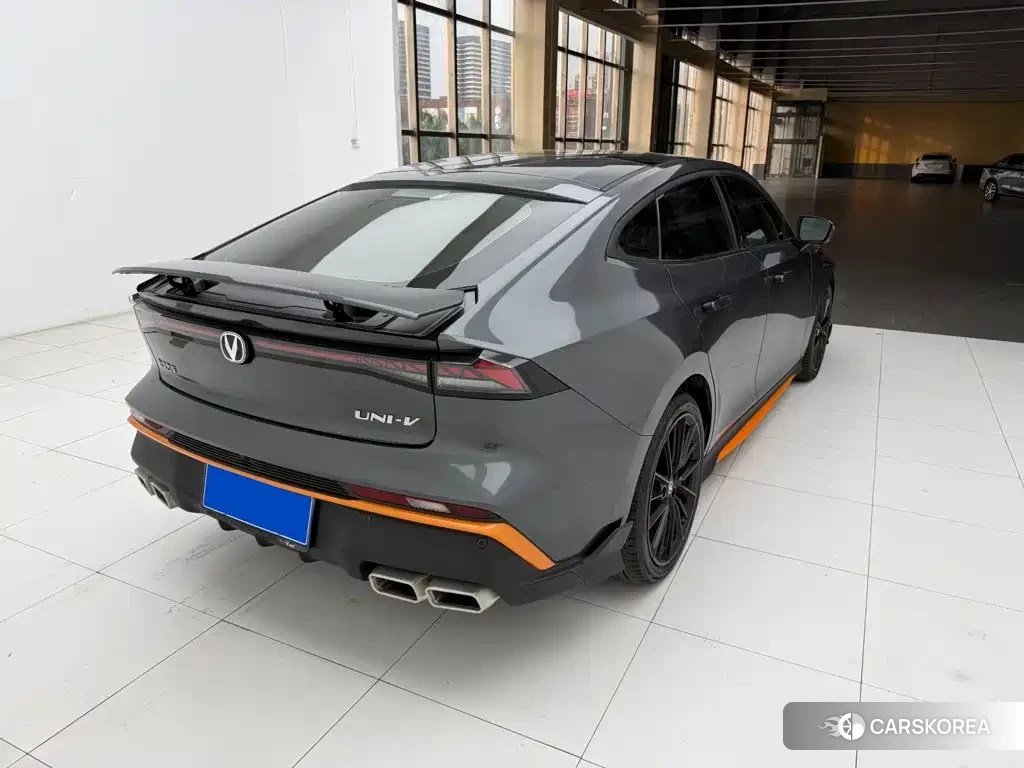 Chang'an UNI-V 2024 Silver/gray из Китая