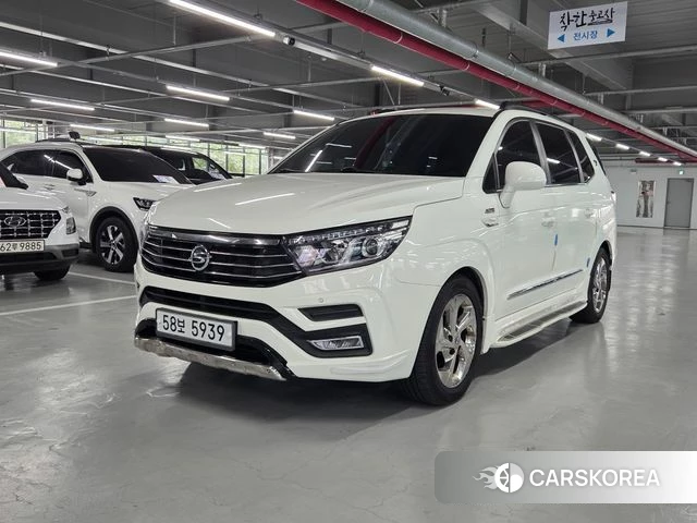 Ssangyong Korando Turismo 2018 Белый из Кореи