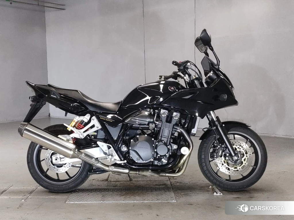 Проданный Honda CB1300SF BOLDOR 2014 из Японии, фото 2
