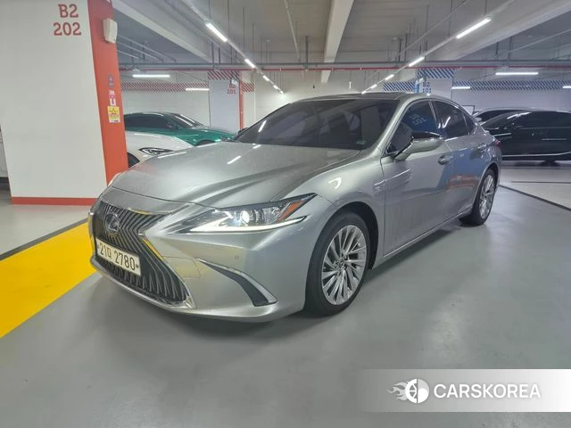 Lexus ES300h 7th generation 2018 Песочный из Кореи