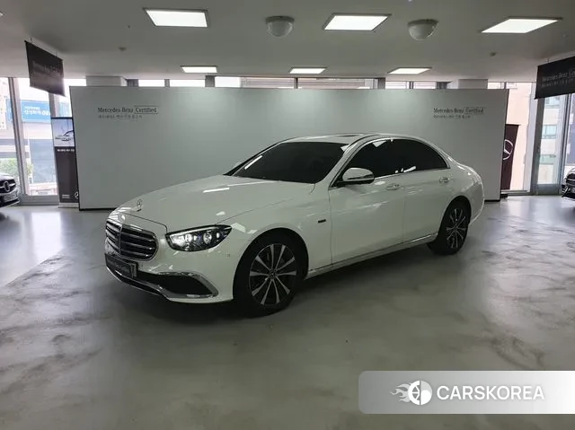 Mercedes-Benz E-Class W213 2021 Белый из Кореи