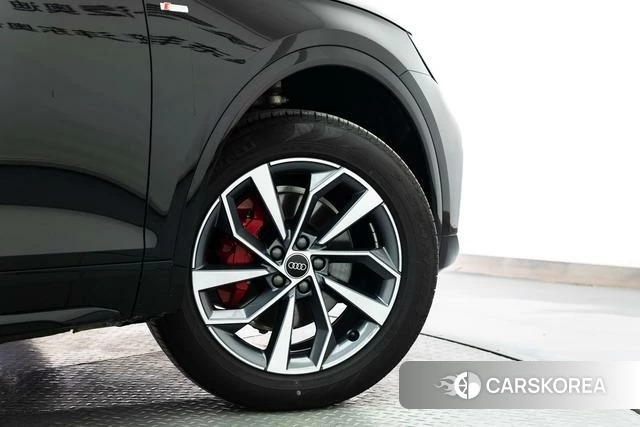 Audi Q5L 2025 Черный из Китая