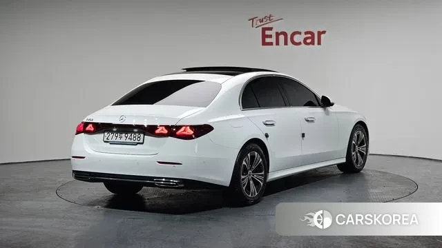 Mercedes-Benz E-Class W214 2024 Белый из Кореи