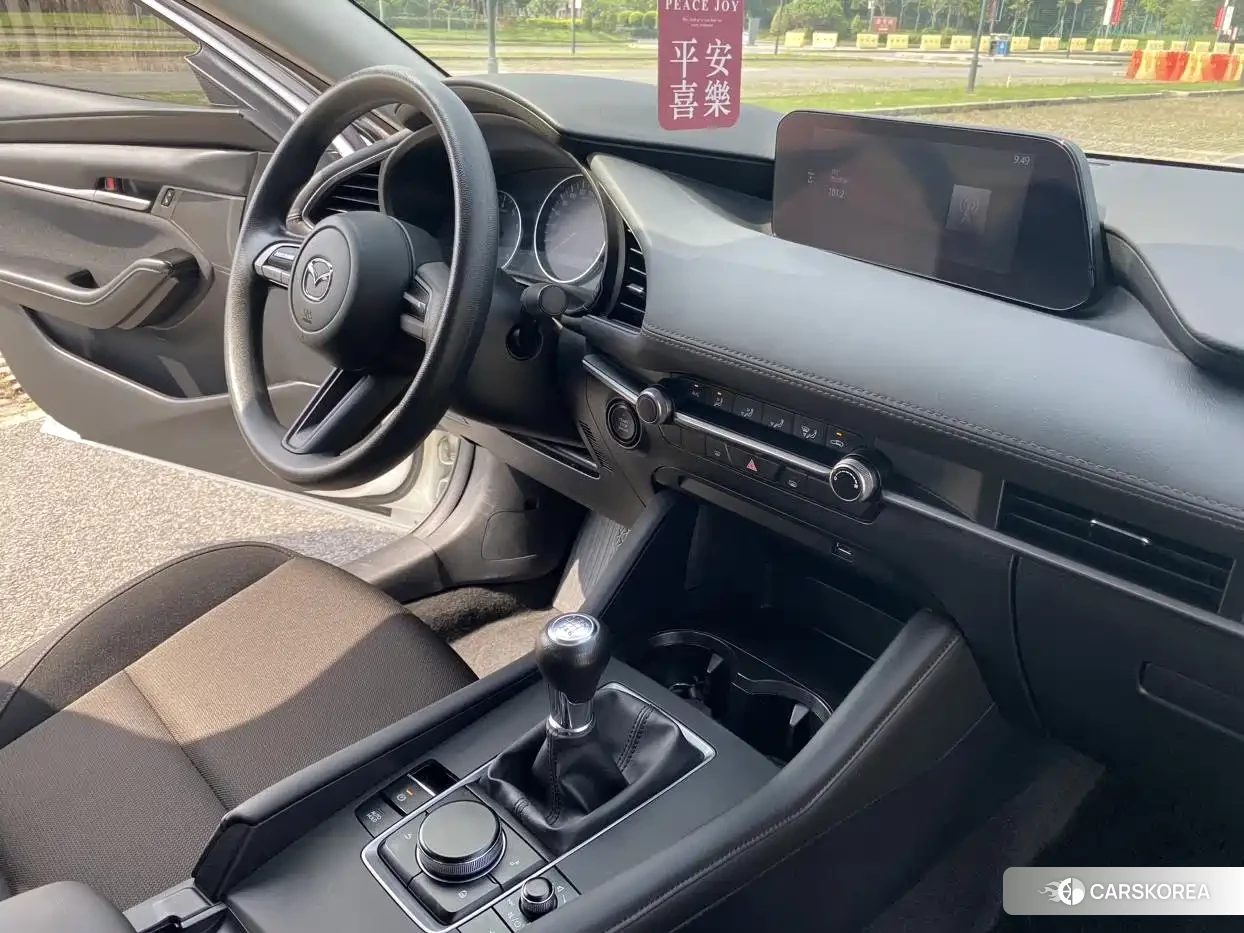 Mazda 3 2022 Белый из Китая