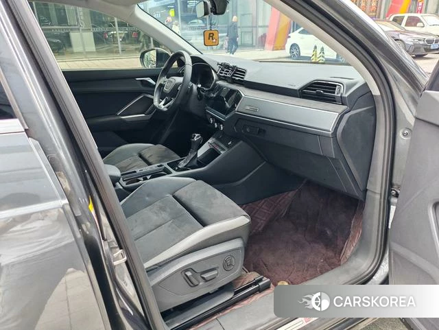 Audi Q3 2022 Темно-серый из Китая