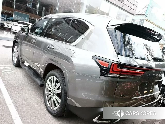 Lexus LX 2025 Серебристо-серый из Китая