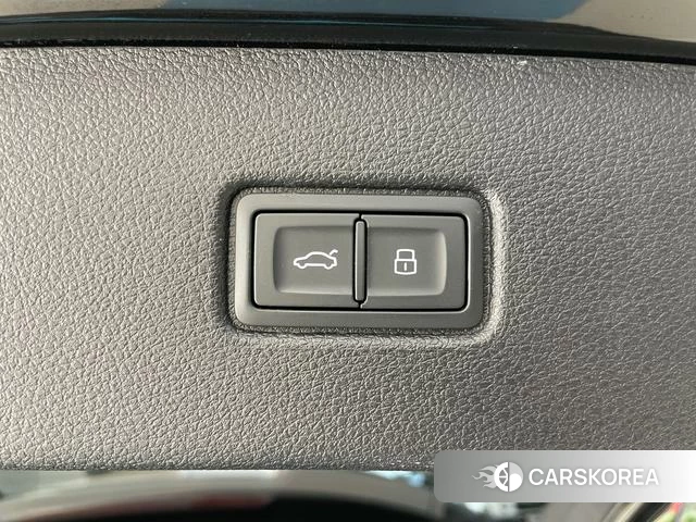 Audi Q7 2023 Черный из Китая