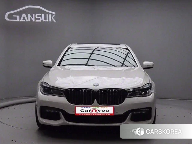 BMW 7 Series (G11) 2018 Жемчужный цвет из Кореи