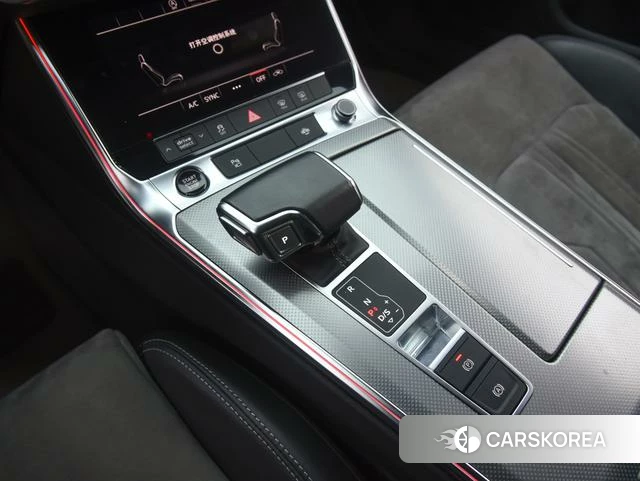 Audi A6L 2021 Черный из Китая