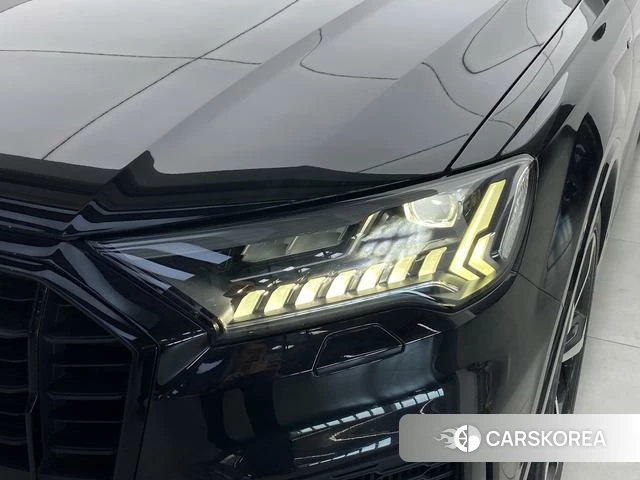 Audi Q7 2022 Черный из Китая