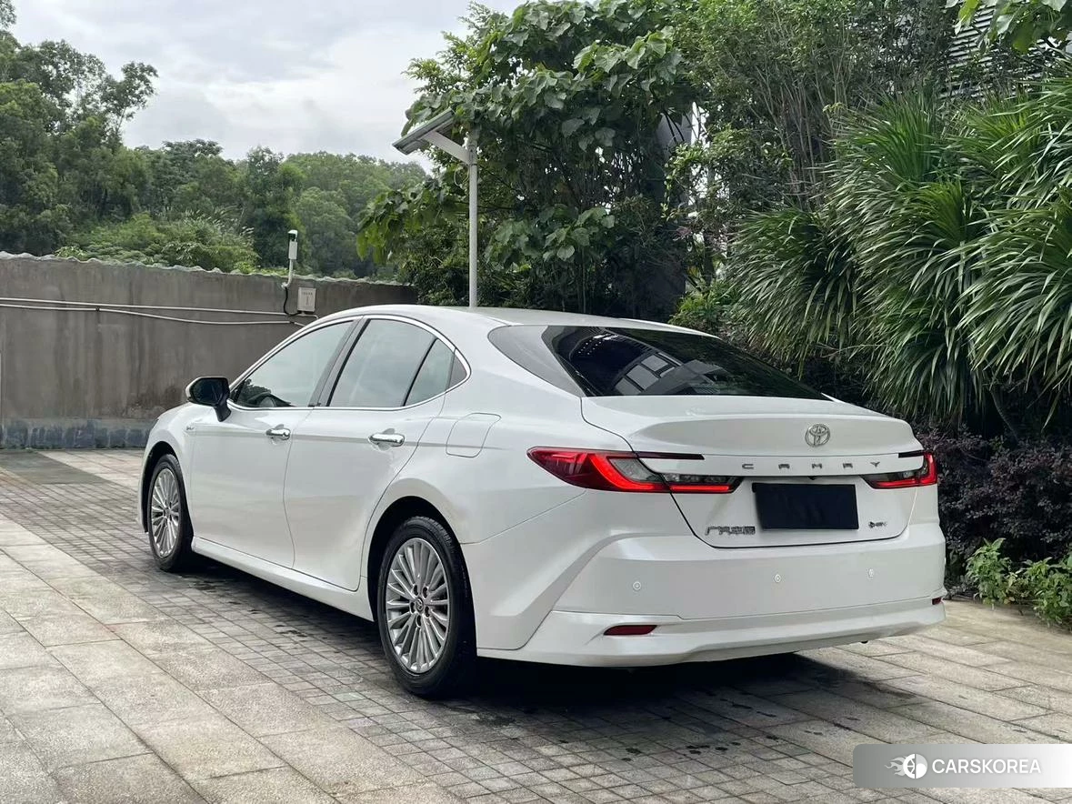 Toyota Camry 2024 Белый из Китая