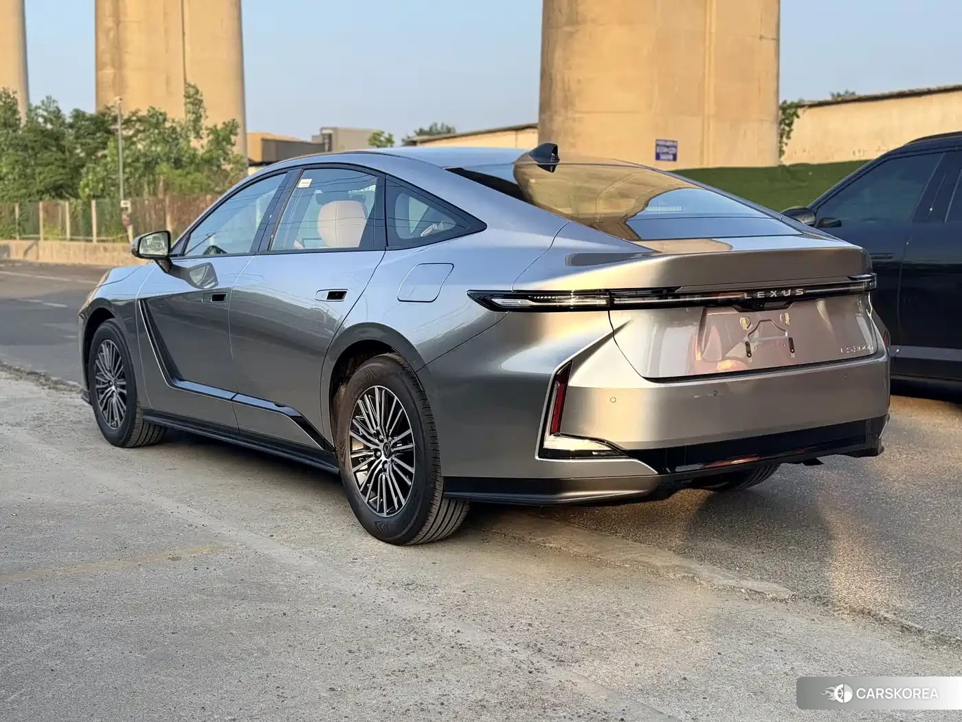 Lexus ES 2026 Silver/gray из Китая