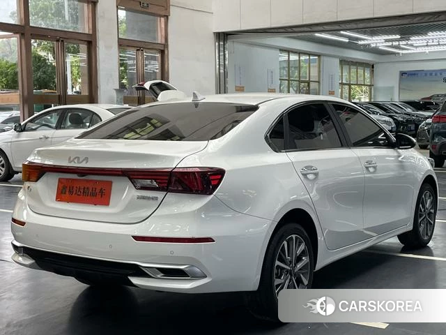 Kia K3 2023 Белый из Китая