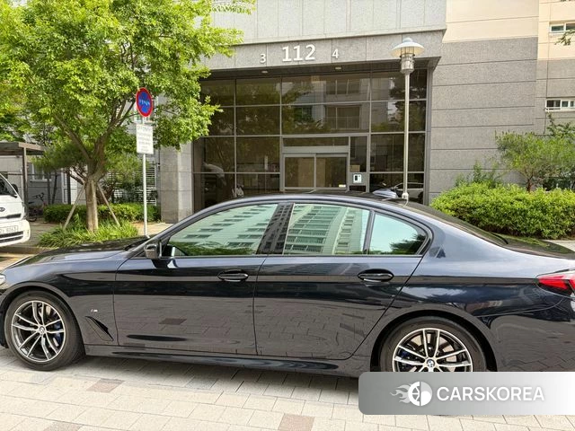 BMW 5 Series (G30) 2023 Черный из Кореи