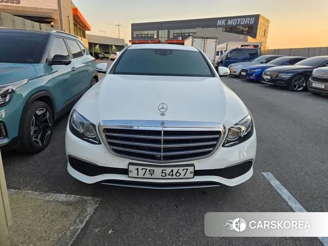 Mercedes-Benz E-Class W213 2018 Белый из Кореи