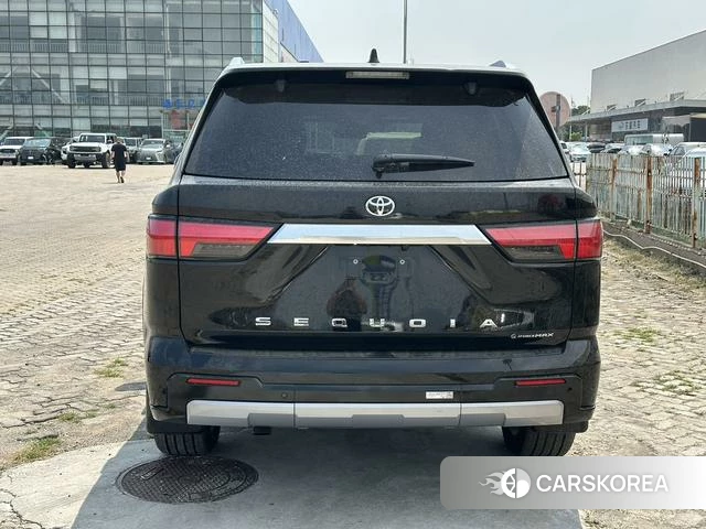 Toyota Sequoia 2025 Черный из Китая