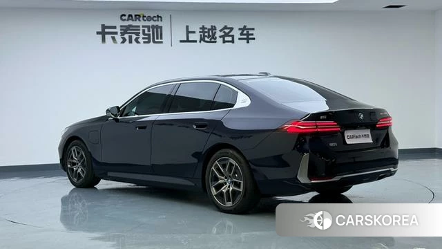 BMW i5 2024 Черный из Китая