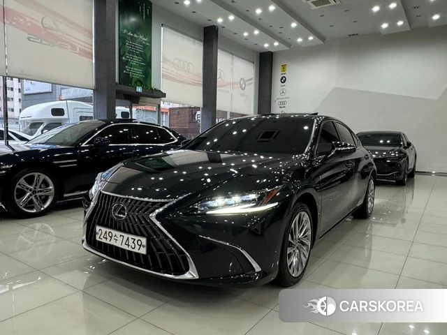 Lexus ES300h 7th generation 2024 Черный из Кореи