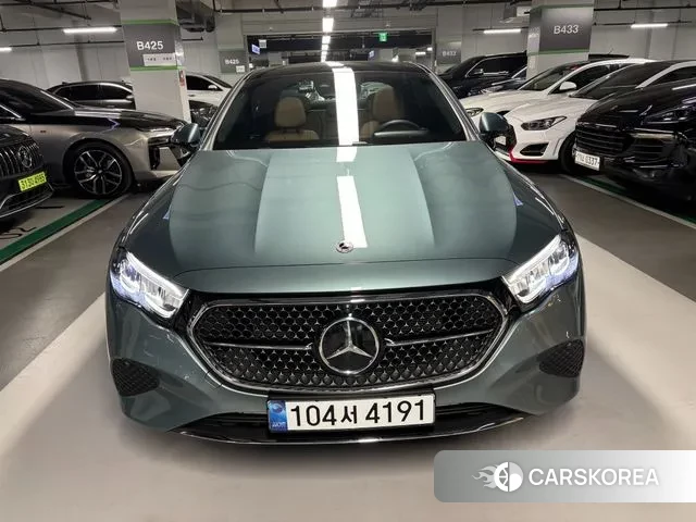 Mercedes-Benz E-Class W214 2025 Синий нефрит из Кореи