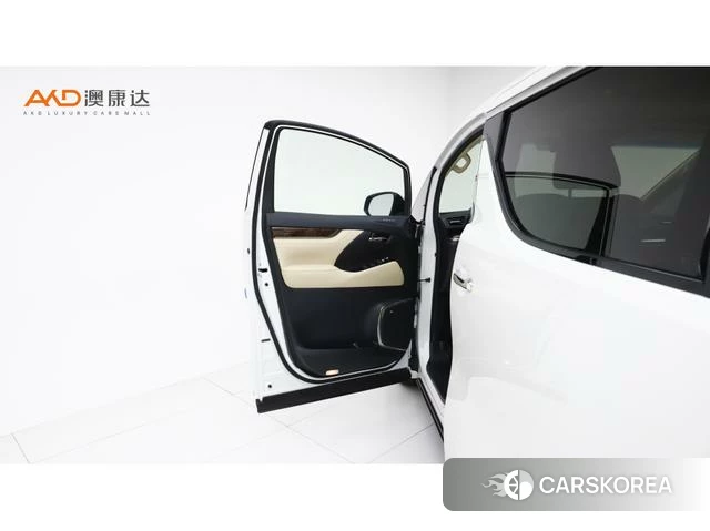 Toyota Elfa 2021 Белый из Китая