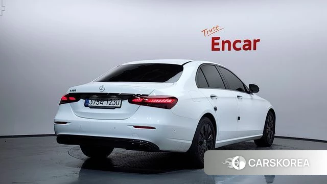 Mercedes-Benz E-Class W213 2022 Белый из Кореи