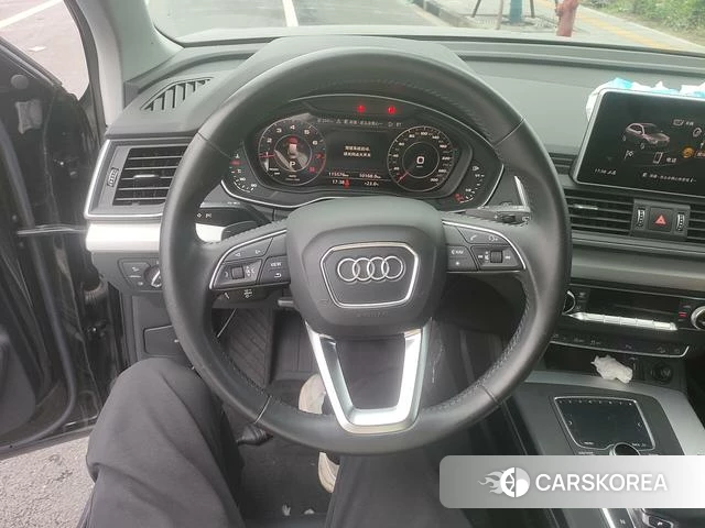 Audi Q5L 2021 Черный из Китая