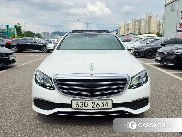 Mercedes-Benz E-Class W213 2018 Белый из Кореи