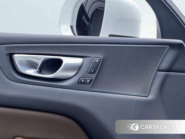 Volvo XC60 2022 Белый из Китая