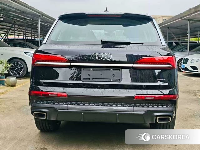 Audi Q7 2026 Черный из Китая