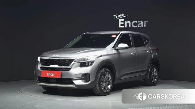 Kia Seltos 2022 Серебристо-серый из Кореи