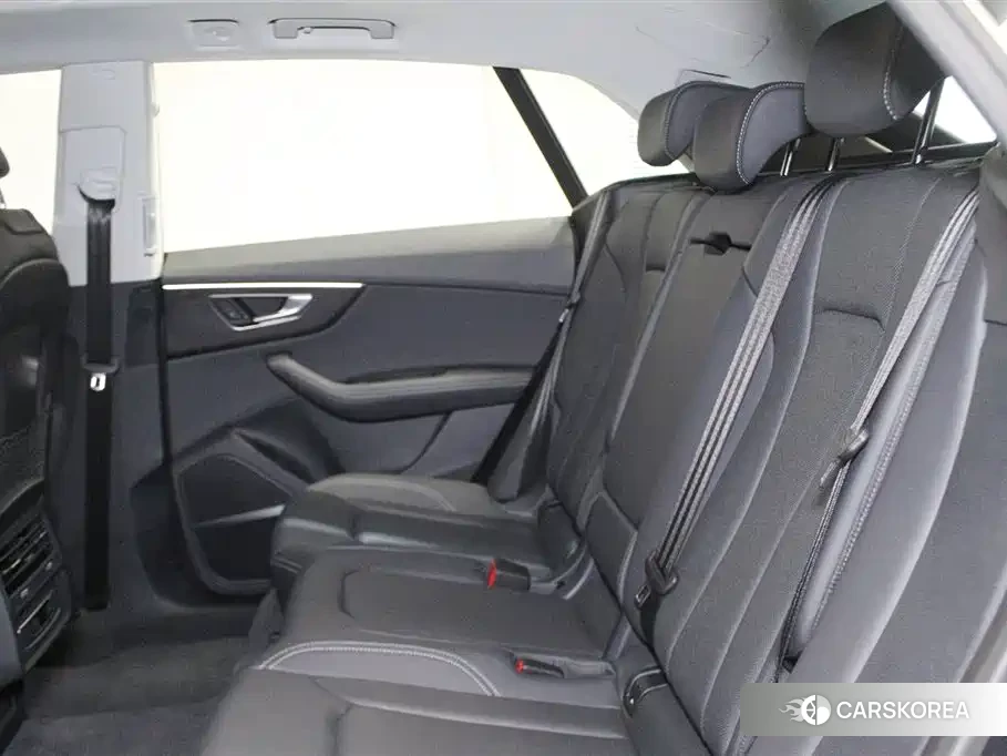 Audi Q8 2026 Silver/gray из Китая
