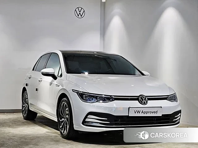 Volkswagen Golf 8th Generation 2023 Белый из Кореи