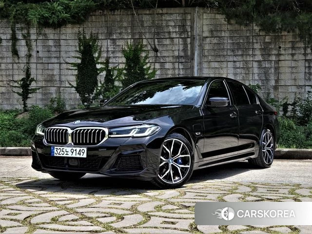 BMW 5 Series (G30) 2023 Черный из Кореи