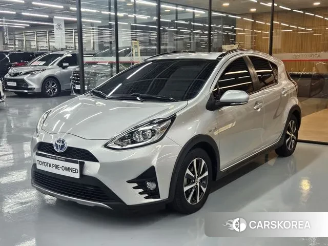 Toyota Prius C 2020 Серебристо-серый из Кореи