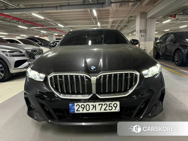 BMW 5 Series (G60) 2024 Серый из Кореи