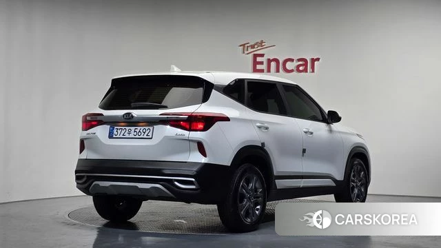 Kia Seltos 2021 Белый из Кореи