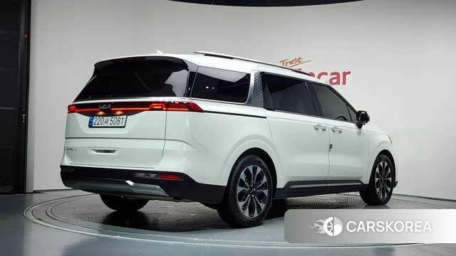 Kia Carnival 4th generation 2023 Белый из Кореи