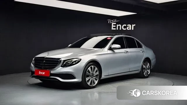 Mercedes-Benz E-Class W213 2018 Серебристо-серый из Кореи