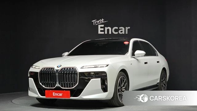 BMW 7 Series (G70) 2023 Белый из Кореи