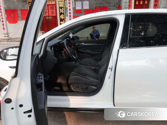 Volkswagen Golf 2023 Белый из Китая