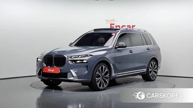 BMW X7 (G07) 2023 Светло-серебряный цвет из Кореи
