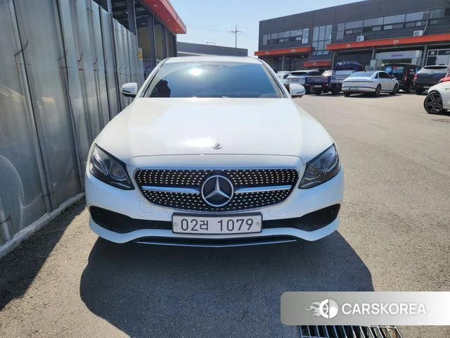 Mercedes-Benz E-Class W213 2019 Белый из Кореи