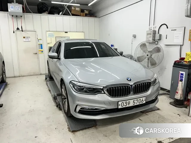BMW 5 Series (G30) 2018 Серебряный из Кореи